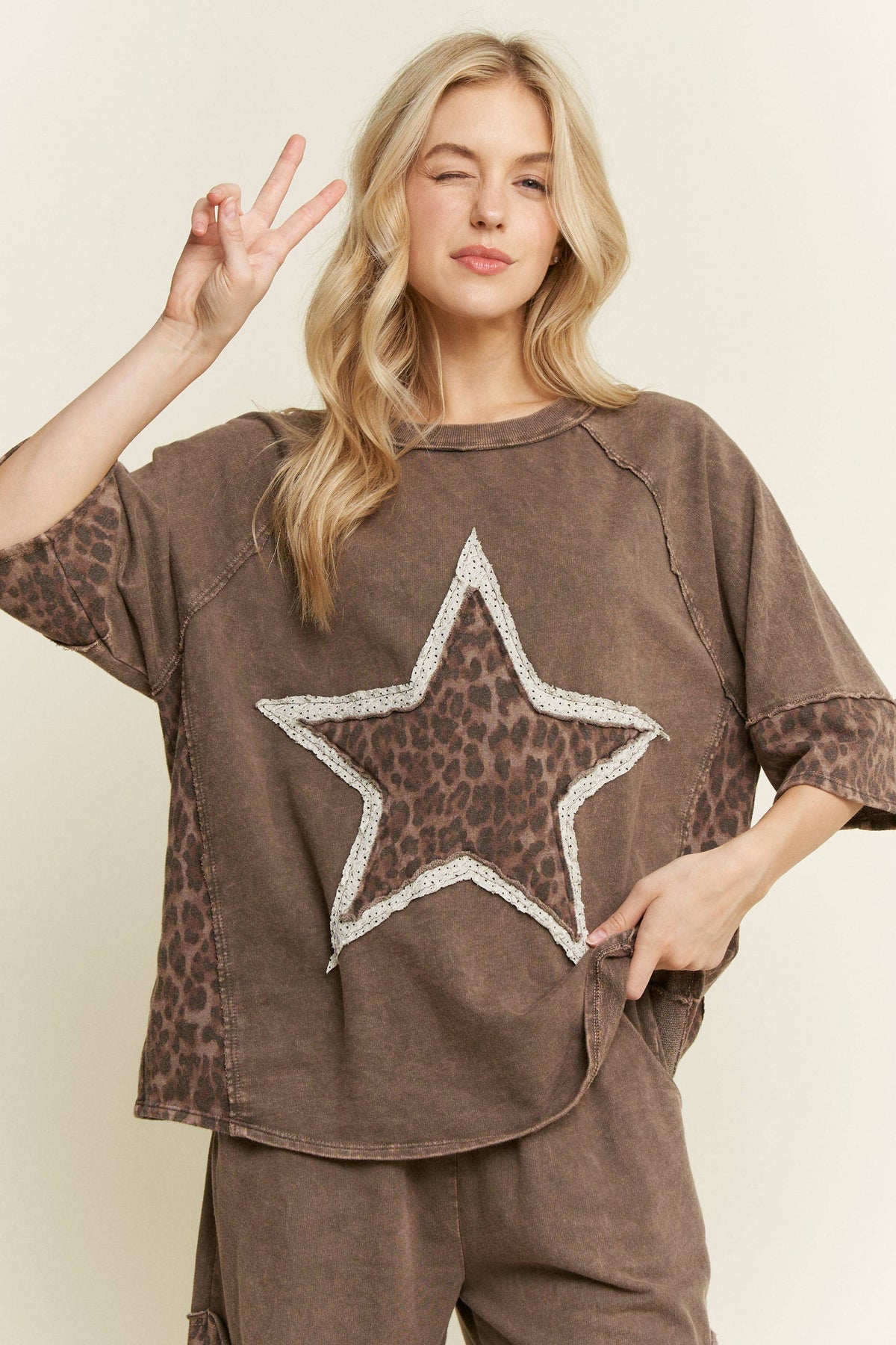 Mineral Washed Leopard Star Halfsleeve top
