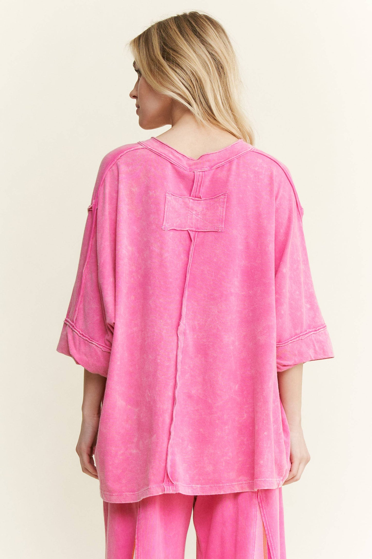 Mineral Wash Raw Detailed V-Neck Top